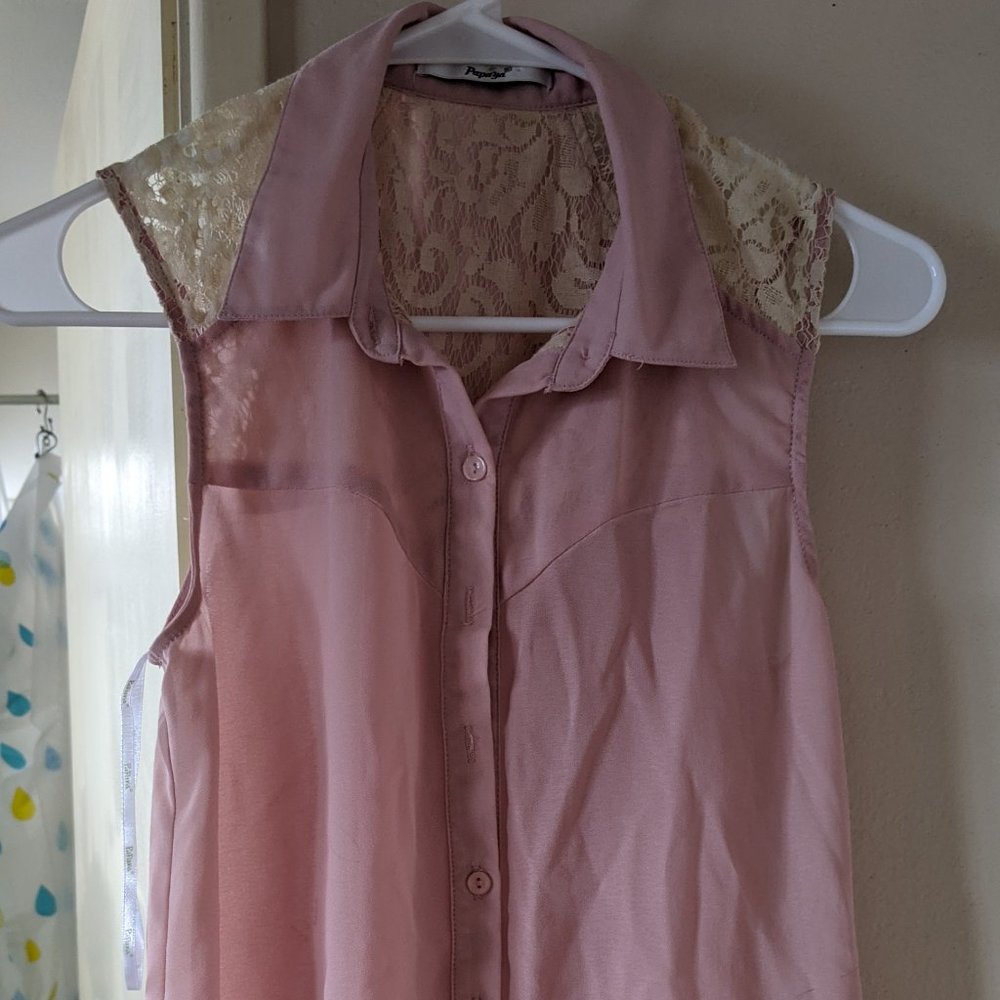 Sleeveless Collared Blouse with Lace Design